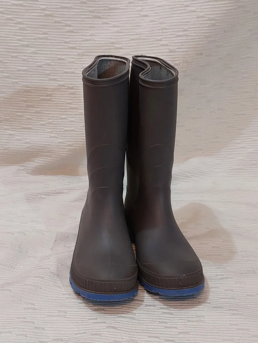 Kamik Logo Gray Rain Boots with Blue Soles Big Kid Size 5